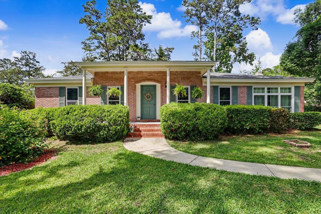 Photo of 2204 Woodbine Drive, Tallahassee, FL 32309 (MLS # 400000)