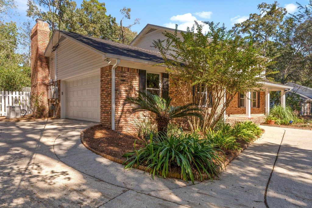 Photo of 2510 ARMISTEAD Road, Tallahassee, FL 32308 (MLS # 393272)