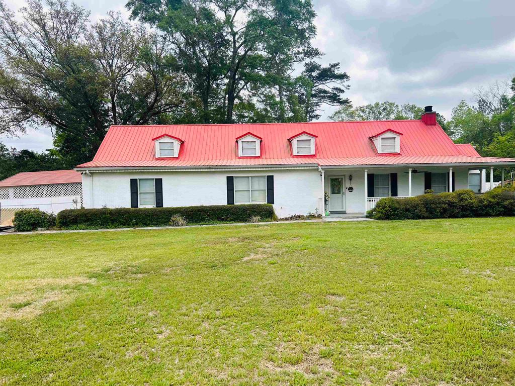 Photo of 138 PLANTERS Circle, Quincy, FL 32352 (MLS # 398449)