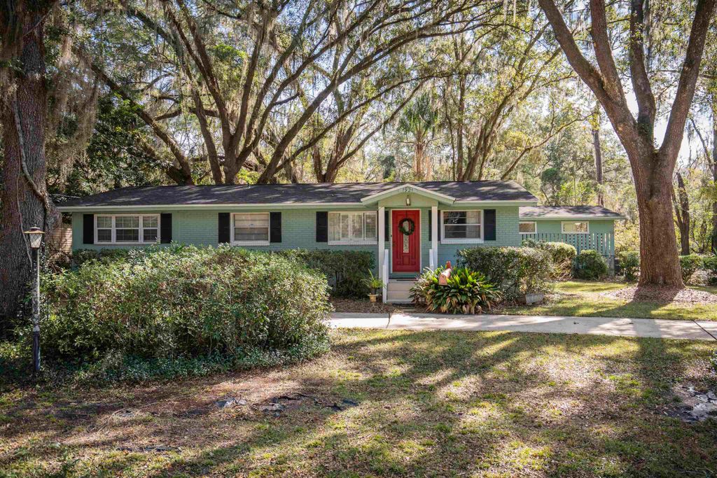 Photo of 1921 Longview Dr Dr, Tallahassee, FL 32303 (MLS # 395503)