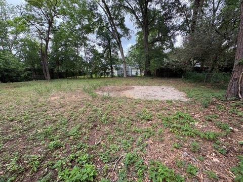 Tiny photo for 2018 Sheridan Road, Tallahassee, FL 32303 (MLS # 400266)