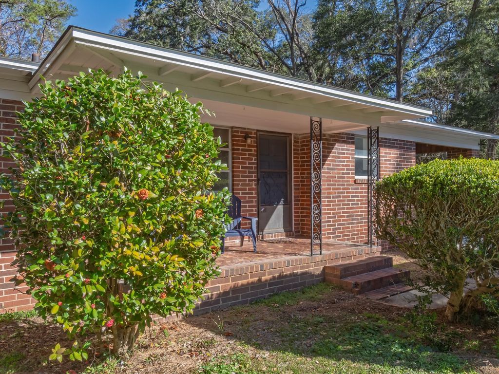 Photo of 1416 W Tharpe Street, Tallahassee, FL 32303 (MLS # 395896)