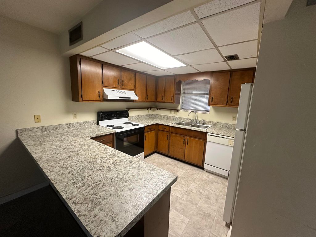 Photo of 312 Wood Grove Court #28, Tallahassee, FL 32301 (MLS # 392985)