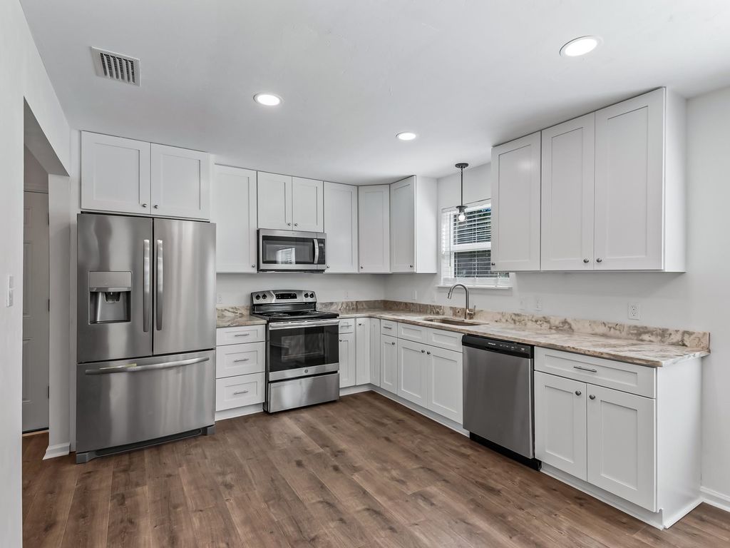 Photo of 1375 Devonshire Drive, Tallahassee, FL 32317 (MLS # 392499)