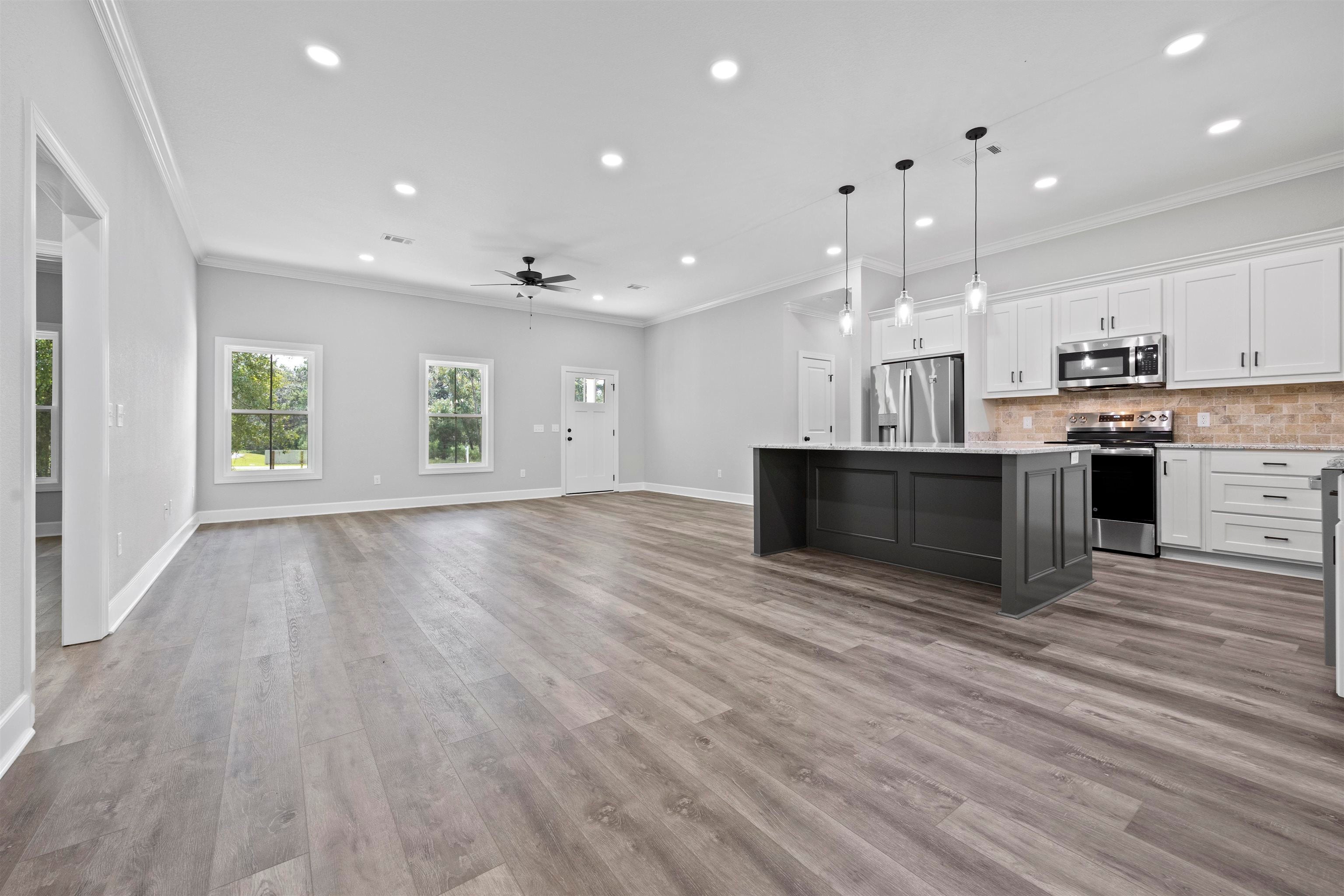 317 NE Oakwood Way