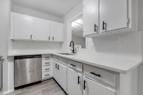 Tiny photo for 2131 Oxford Road, Tallahassee, FL 32304 (MLS # 391830)