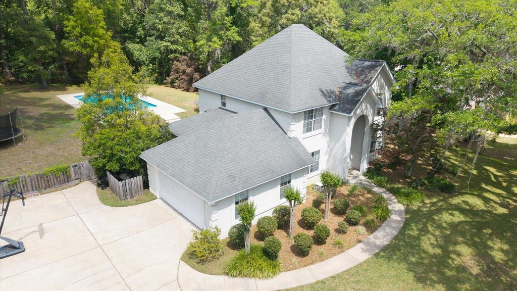 Photo of 916 HILL ROOST Road, Tallahassee, FL 32312 (MLS # 401257)
