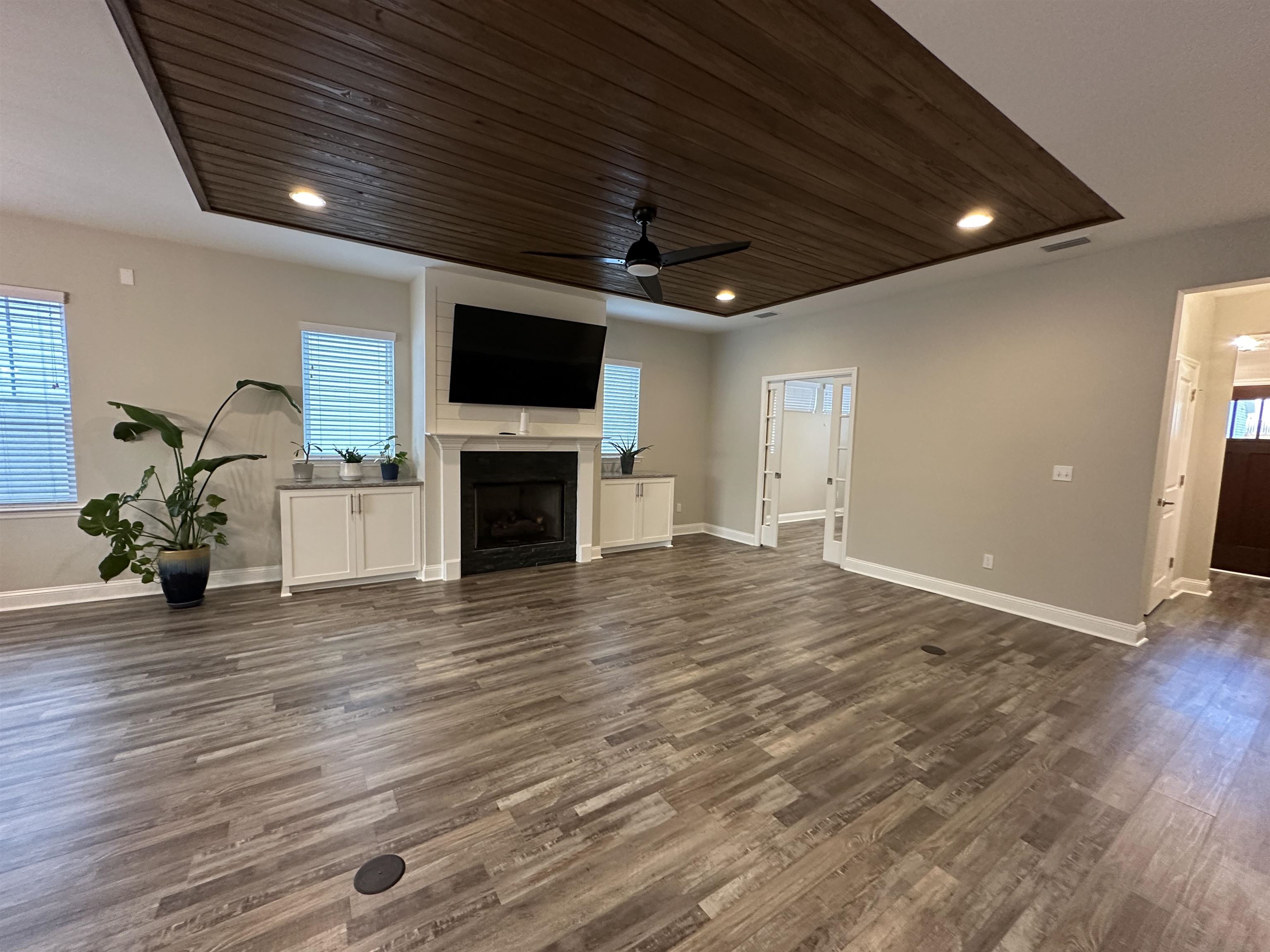 8704 Glenoak Trail
