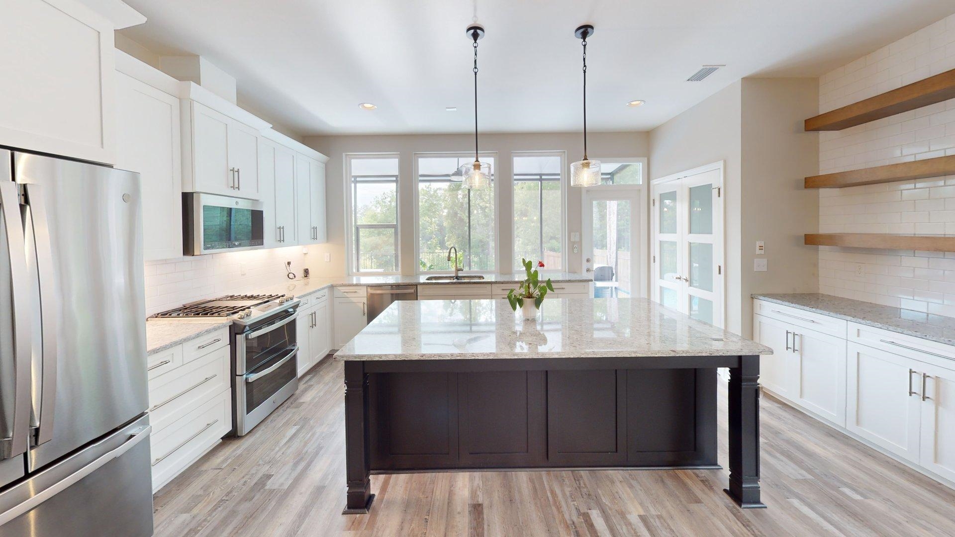 8704 Glenoak Trail