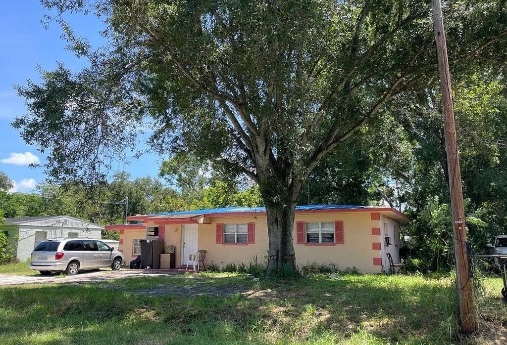 Photo of 1060 30th St NW St, Other Florida, FL 33881 (MLS # 394192)