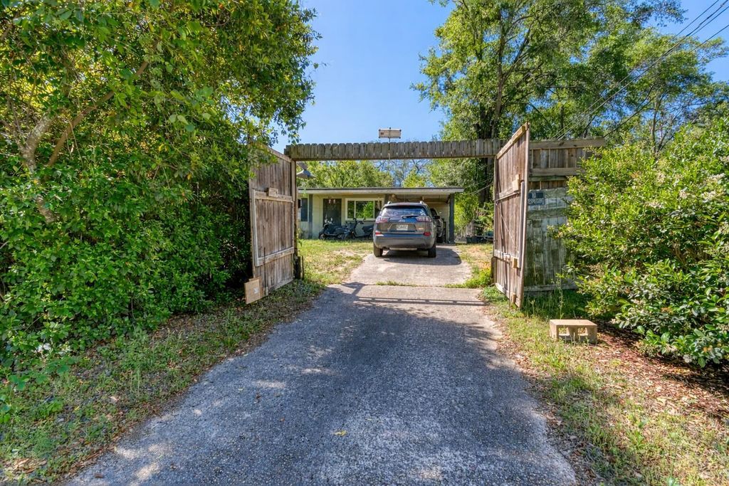 Photo of 2911 Oakwood Drive, Tallahassee, FL 32304 (MLS # 398400)