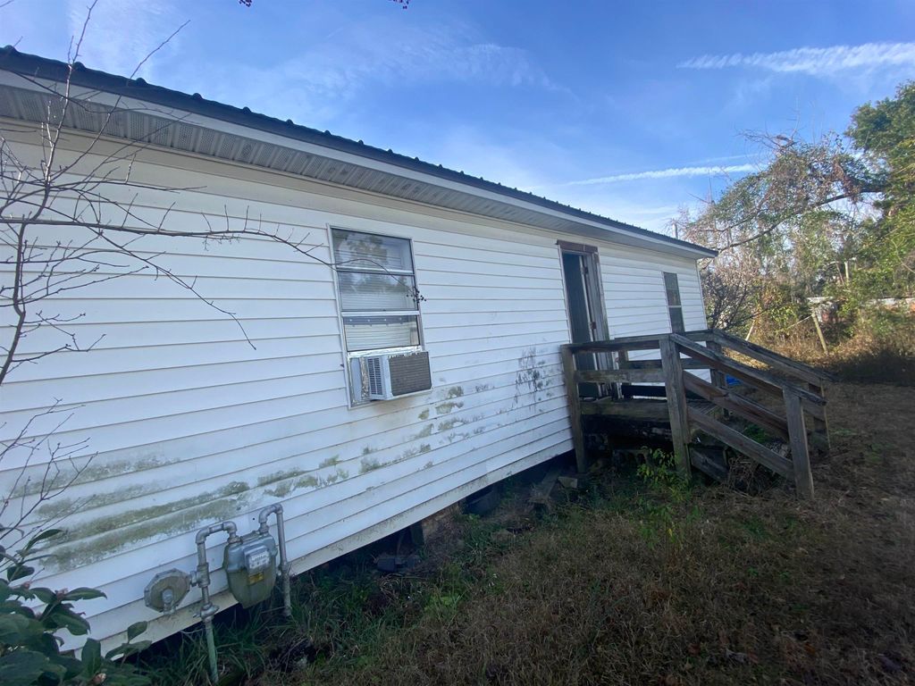 Photo of 470 SW Lee Avenue, Madison, FL 32340 (MLS # 394521)
