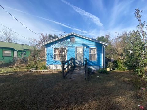 Tiny photo for 470 SW Lee Avenue, Madison, FL 32340 (MLS # 394521)