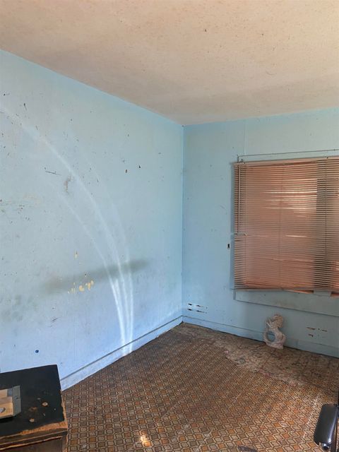 Tiny photo for 470 SW Lee Avenue, Madison, FL 32340 (MLS # 394521)