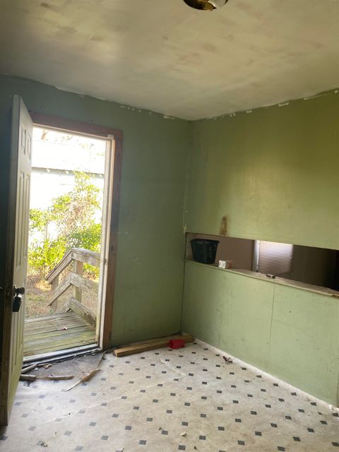 Tiny photo for 470 SW Lee Avenue, Madison, FL 32340 (MLS # 394521)