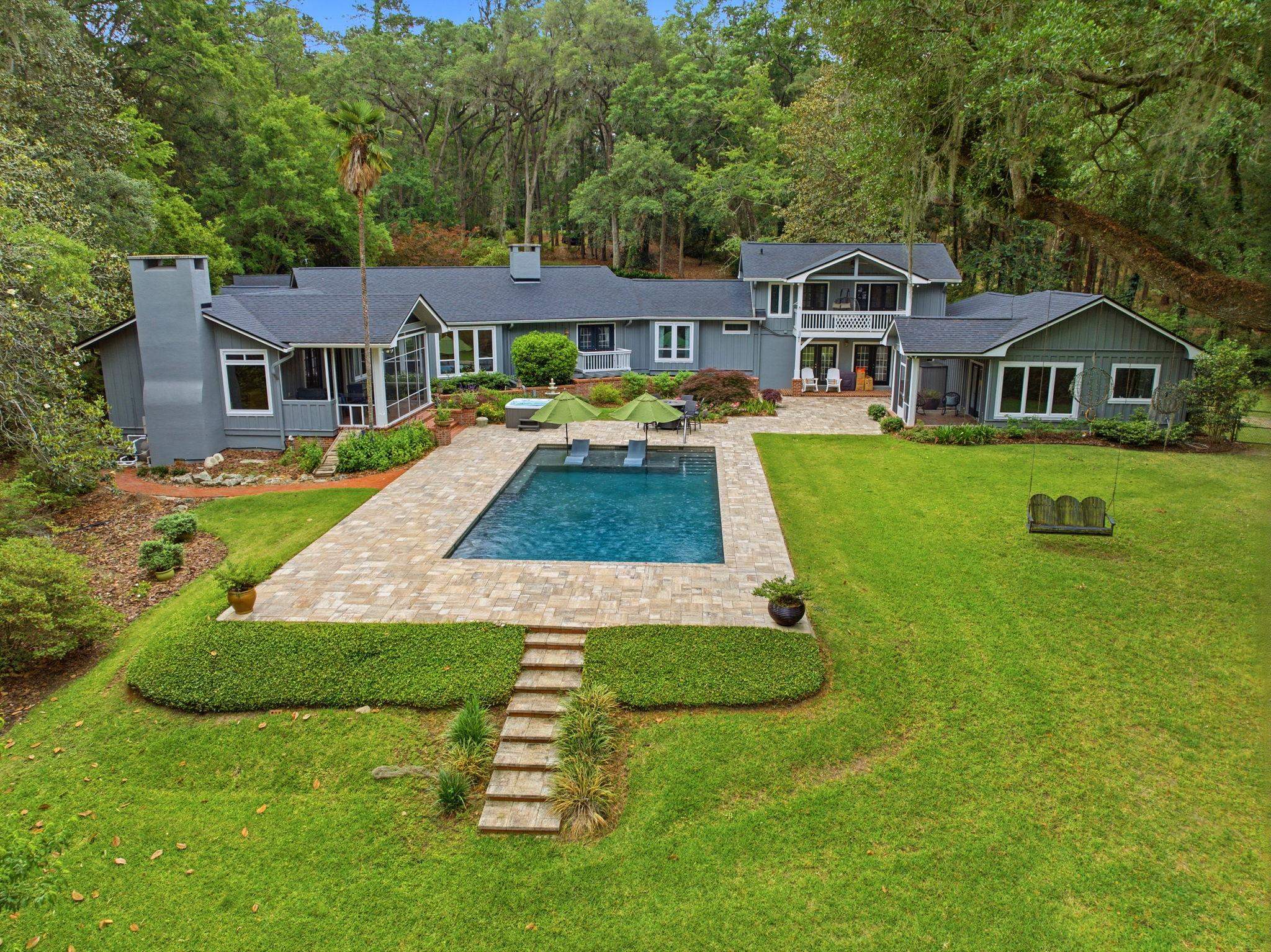 3418 Lakeshore Drive