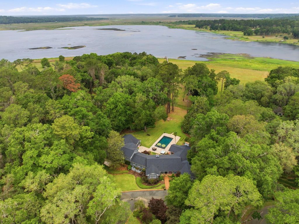 Photo of 3418 Lakeshore Drive, Tallahassee, FL 32312 (MLS # 399487)