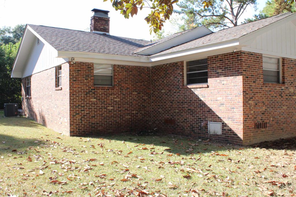 Photo of 1513 Live Oak St, Quincy, FL 32351 (MLS # 394963)