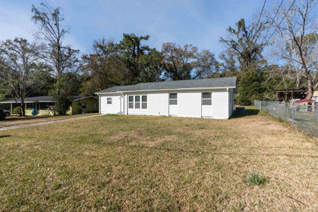 Photo of 406 Essex Drive, Tallahassee, FL 32304 (MLS # 397226)