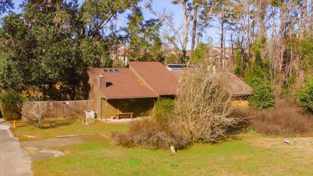 Photo of 1560 TWIN LAKES Circle, Tallahassee, FL 32311 (MLS # 395305)