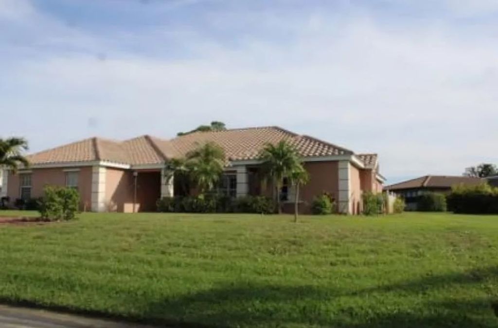 Photo of 424 Signorelli Drive, Nokomis, FL 34275 (MLS # 396402)