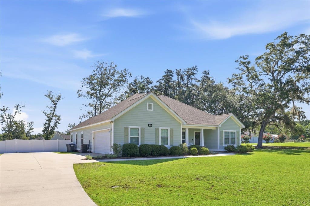Photo of 333 Post Oak Circle, Monticello, FL 32344 (MLS # 401695)