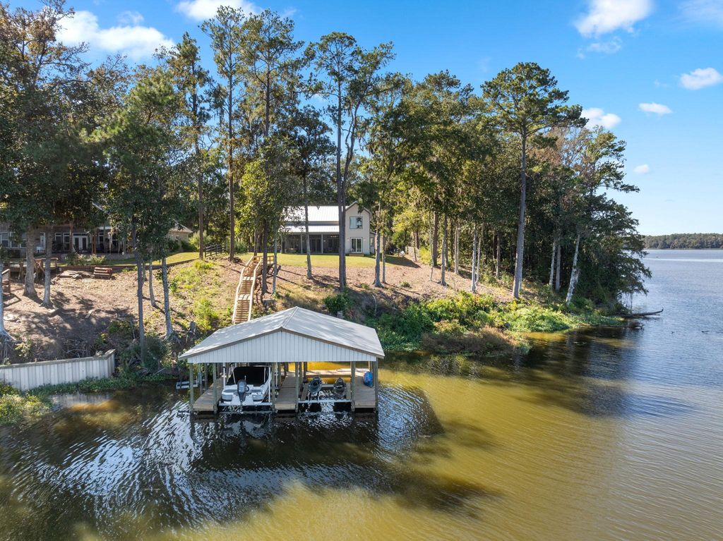 Photo of 1007 Williams Landing Road, Tallahassee, FL 32310 (MLS # 395179)