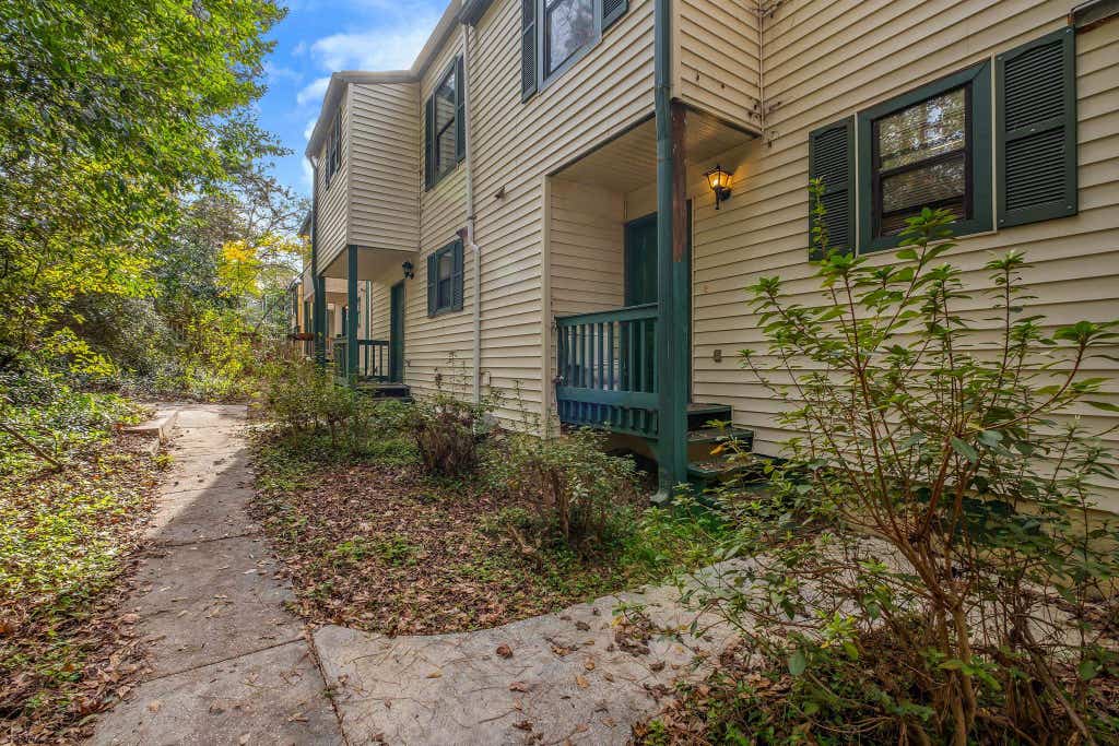 Photo of 1208 Cross Creek Way #2, Tallahassee, FL 32301 (MLS # 401539)