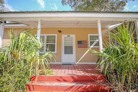 A home in STEINHATCHEE