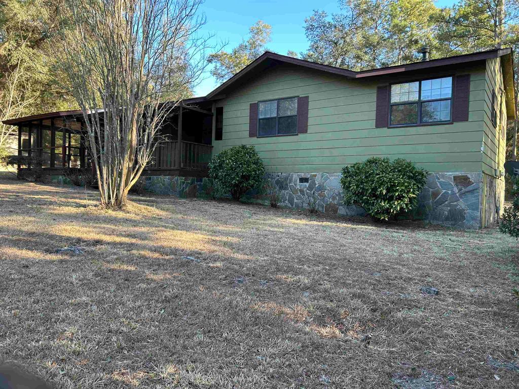 Photo of 752 N Forest Cir Circle, Havana, FL 32333 (MLS # 395919)