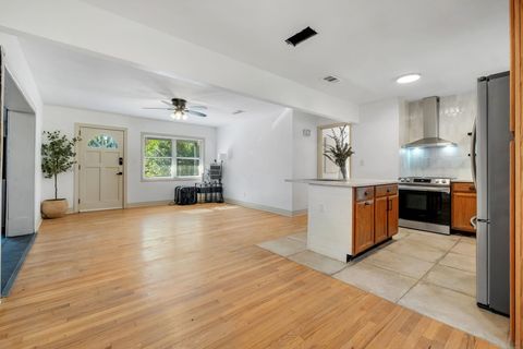 Tiny photo for 432 MARGARET Court, Tallahassee, FL 32301 (MLS # 394751)