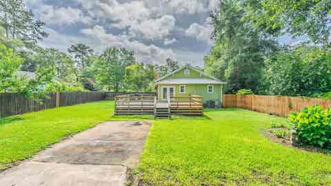 Tiny photo for 204 NE 3RD Street, Havana, FL 32333 (MLS # 401536)