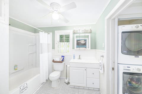 Tiny photo for 204 NE 3RD Street, Havana, FL 32333 (MLS # 401536)