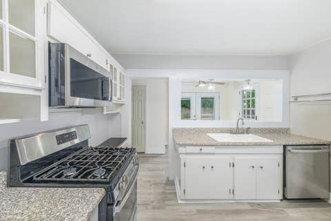 Tiny photo for 204 NE 3RD Street, Havana, FL 32333 (MLS # 401536)