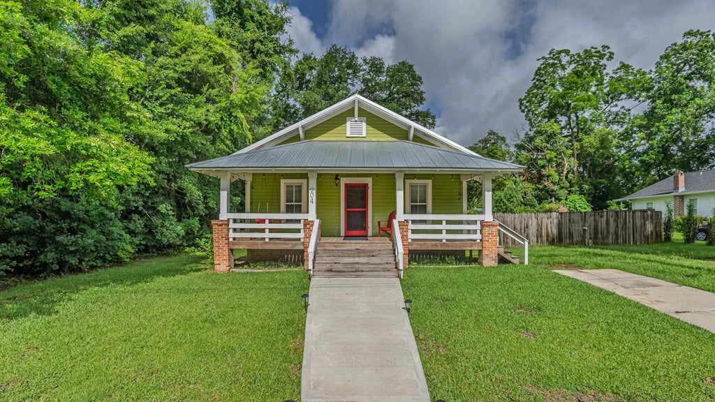 Photo of 204 NE 3RD Street, Havana, FL 32333 (MLS # 401536)