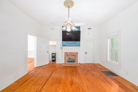 Tiny photo for 204 NE 3RD Street, Havana, FL 32333 (MLS # 401536)