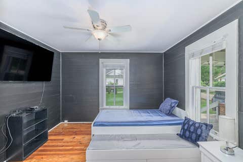 Tiny photo for 204 NE 3RD Street, Havana, FL 32333 (MLS # 401536)
