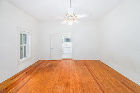 Tiny photo for 204 NE 3RD Street, Havana, FL 32333 (MLS # 401536)