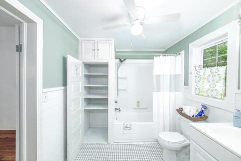 Tiny photo for 204 NE 3RD Street, Havana, FL 32333 (MLS # 401536)