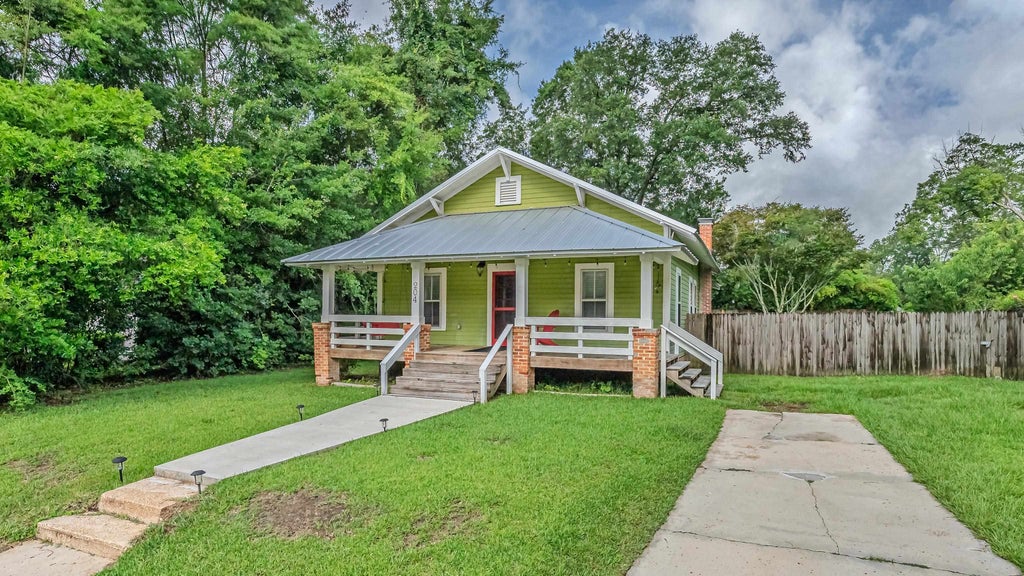 Photo of 204 NE 3RD Street, Havana, FL 32333 (MLS # 401536)