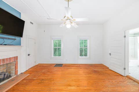 Tiny photo for 204 NE 3RD Street, Havana, FL 32333 (MLS # 401536)