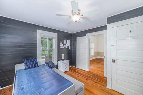 Tiny photo for 204 NE 3RD Street, Havana, FL 32333 (MLS # 401536)