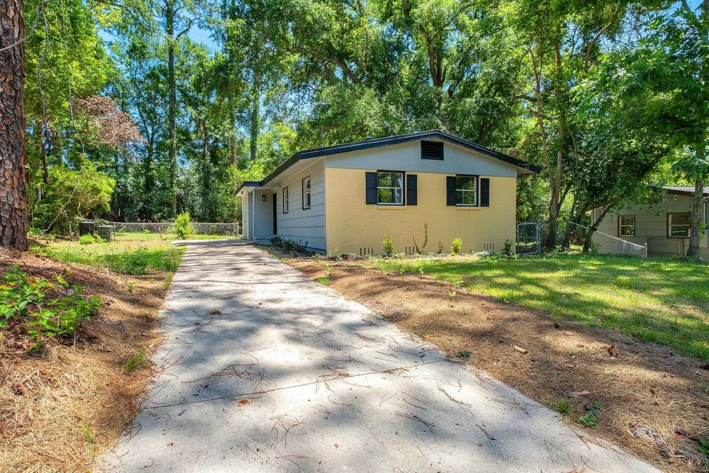 Photo of 315 Meadowbrook Lane, Tallahassee, FL 32304 (MLS # 391833)