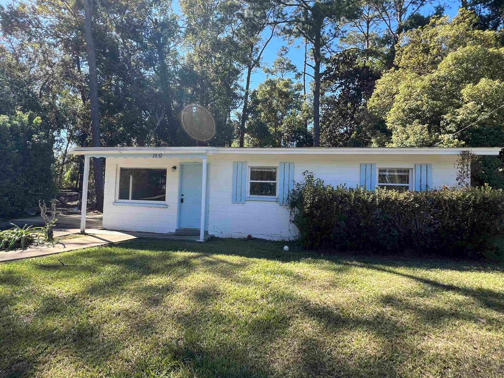 Photo of 2032 Warwick Street, Tallahassee, FL 32310 (MLS # 392460)