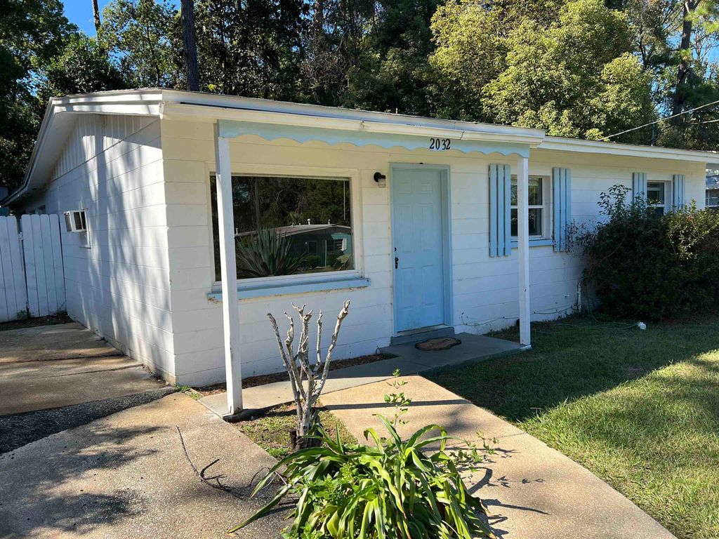 Photo of 2032 Warwick Street, Tallahassee, FL 32310 (MLS # 392460)