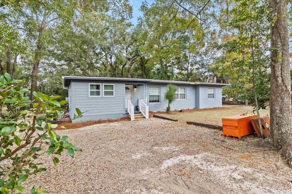 Photo of 215 EDWARDS Street, Tallahassee, FL 32304 (MLS # 394239)