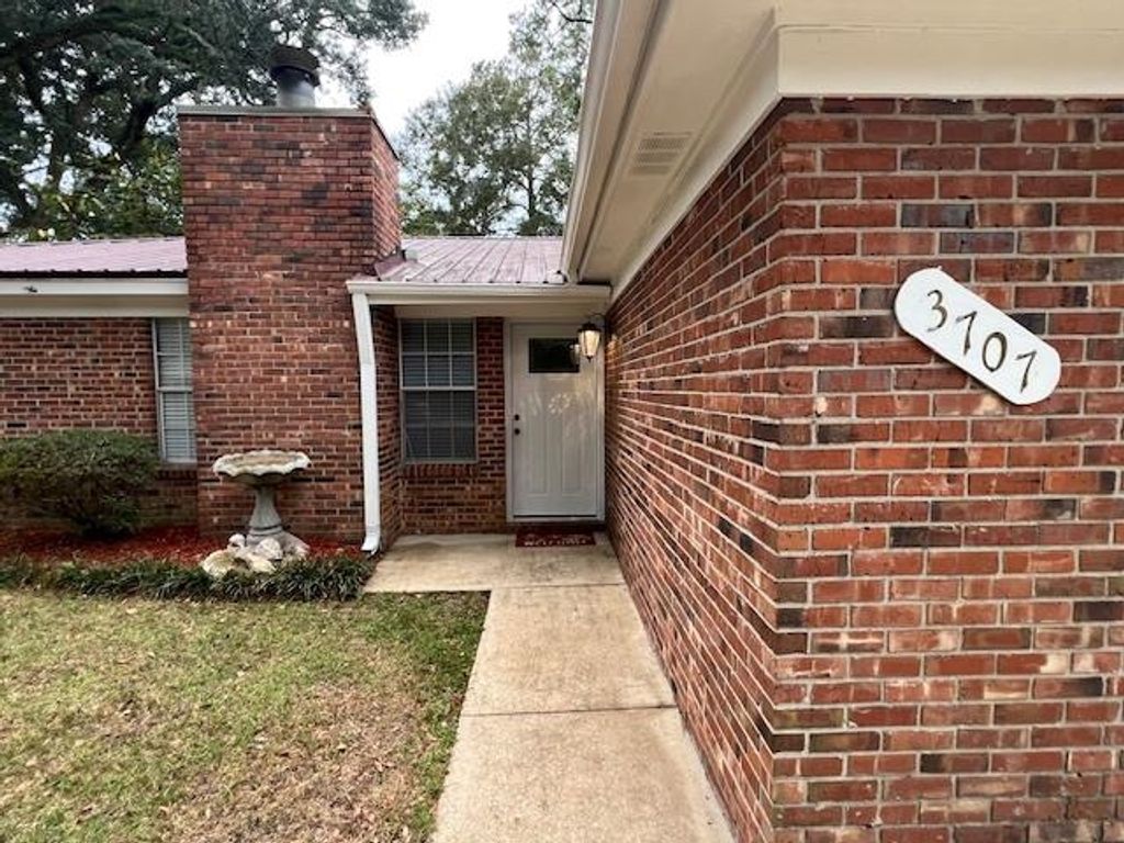 Photo of 3707 CARACUS CT Ct, Tallahassee, FL 32303 (MLS # 391544)