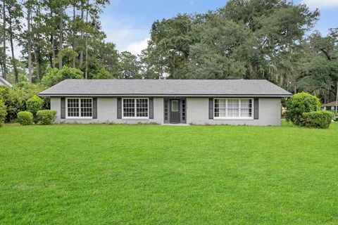 Photo of 2119 Old Fort Drive, Tallahassee, FL 32301 (MLS # 391243)