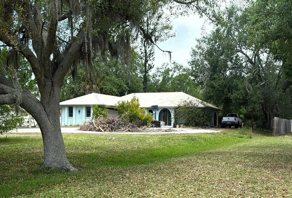 Photo of 671 Suffolk Circle, Other Florida, FL 34275 (MLS # 401827)