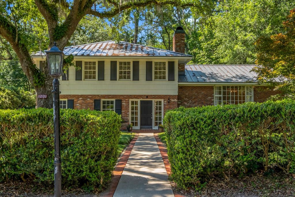Photo of 1001 Gardenia Drive, Tallahassee, FL 32312 (MLS # 399833)